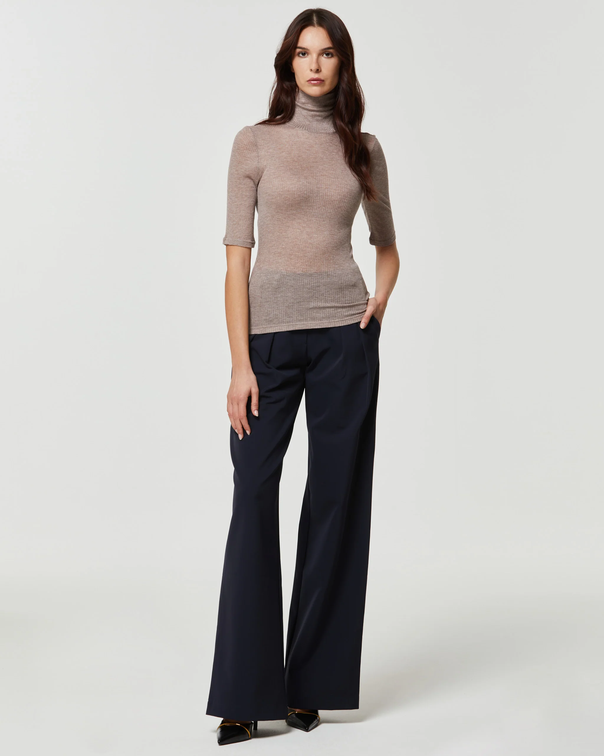 Maglia rib manica corta collo alto in modal cashmere a costine - Image 4
