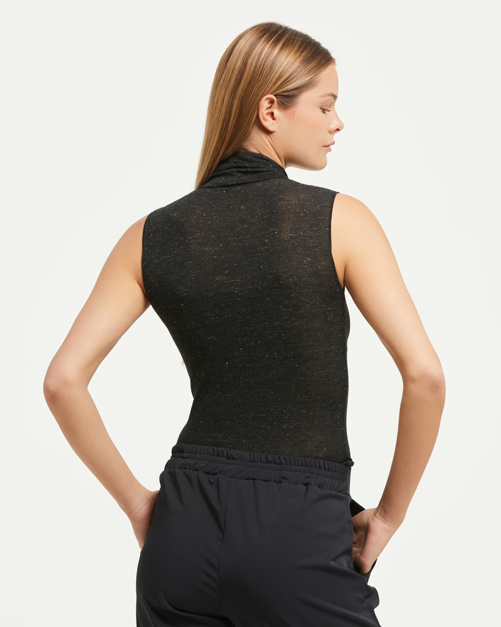 Maglia smanicata collo alto in modal cashmere con lamé - Image 2