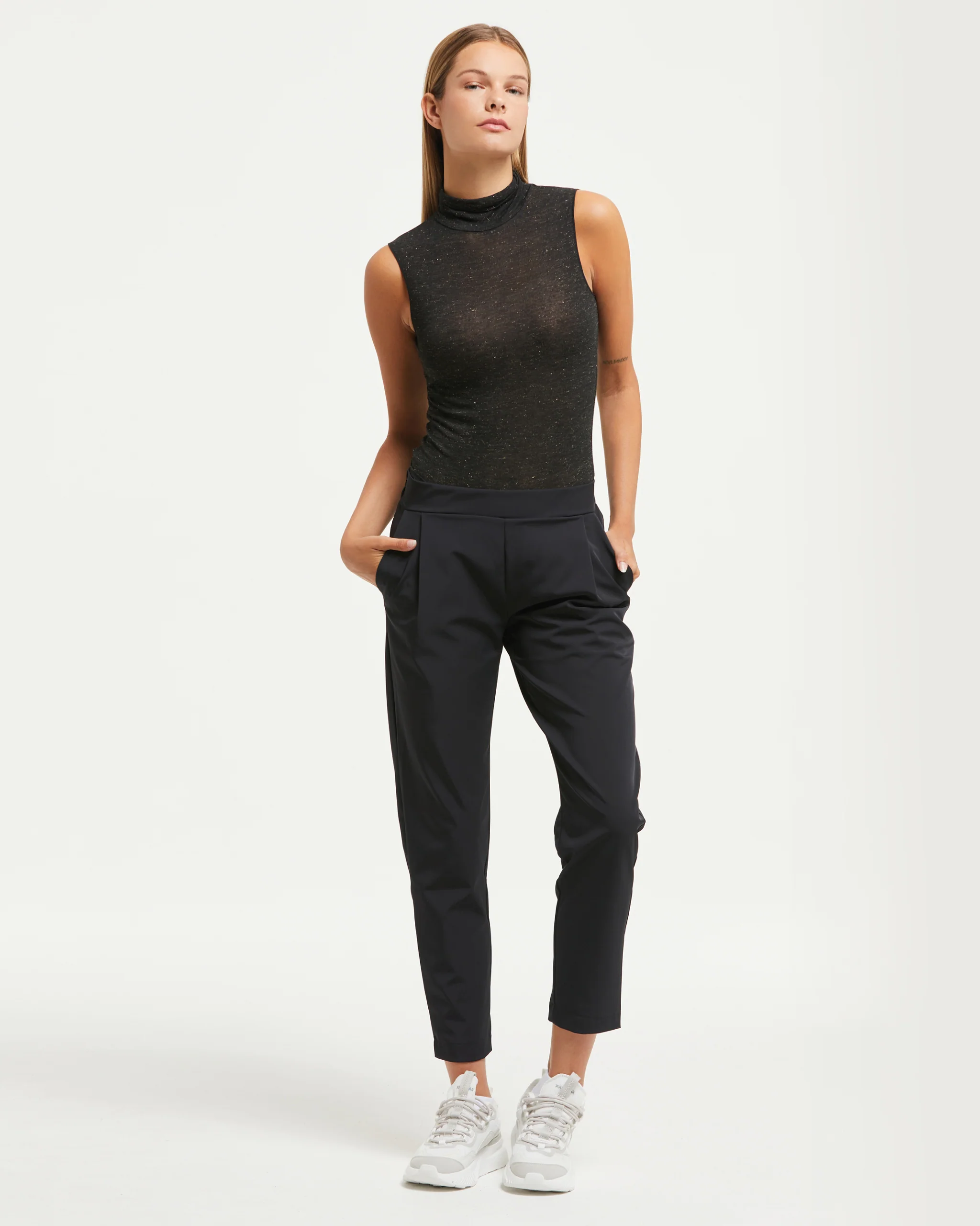 Maglia smanicata collo alto in modal cashmere con lamé - Image 3