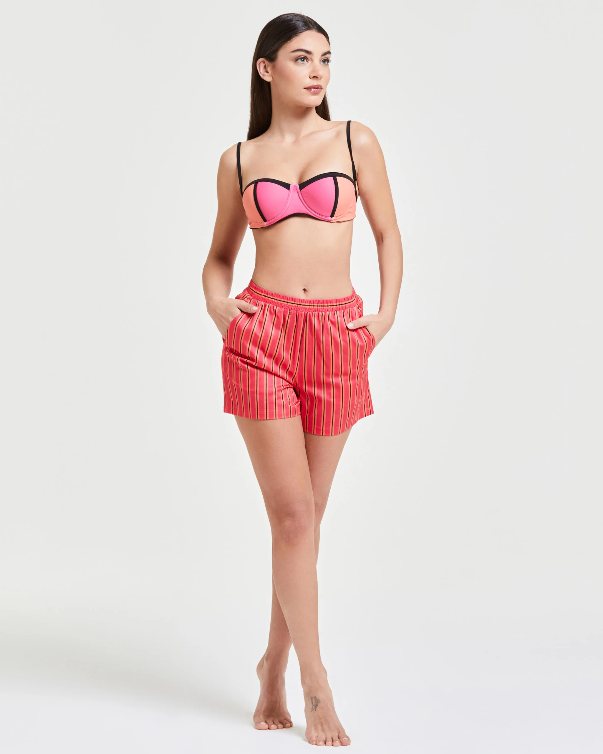 Pompea x Silvian Heach shorts con fantasia rigata - Image 3